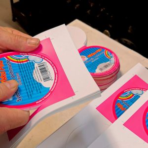 Tuotetarroja lasten tarvikkeisiin Saimaprint Oy